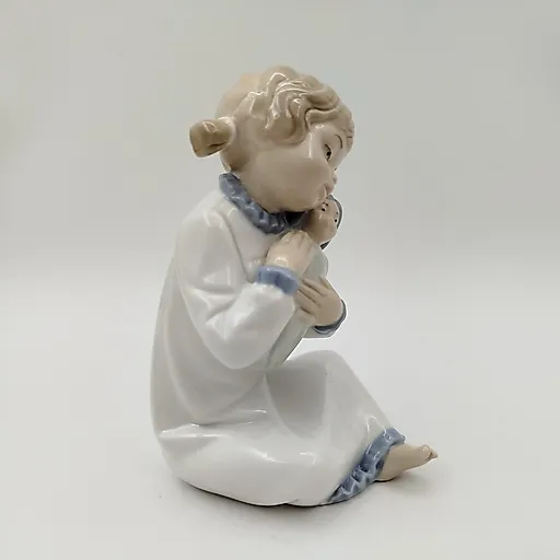 Фарфоровая статуэтка NAO Porcelain «Девушка с куклой», Испания - View 2
