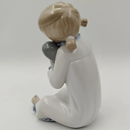 Фарфоровая статуэтка NAO Porcelain «Девушка с куклой», Испания - View 3