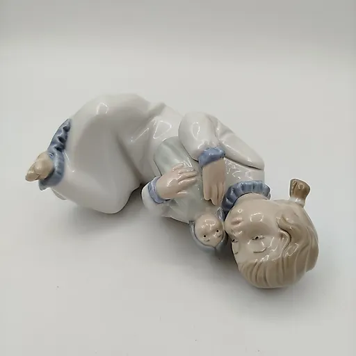 Фарфоровая статуэтка NAO Porcelain «Девушка с куклой», Испания - View 4