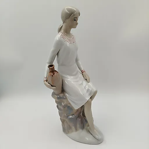 Фарфоровая статуэтка «Девушка с вазой», Casades, Испания, 1970-1990 - View 2