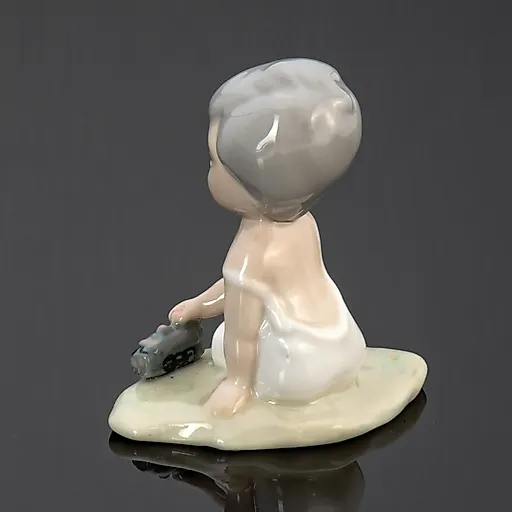 Фарфоровая статуэтка «Малыш с паровозом» Casades, Испания, 1980-2000 - View 3