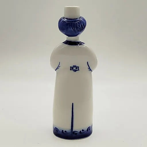 Фарфоровая статуэтка «Медсестра» Перова, Гжель, Галактика, 2000-2020 - View 3