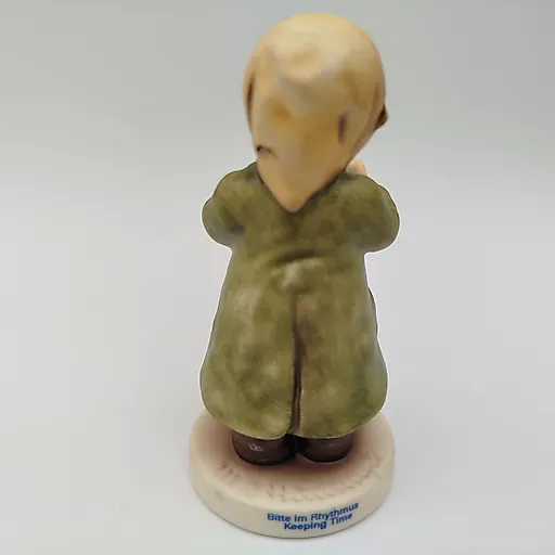 Фарфоровая статуэтка M.I. Hummel «Соблюдая ритм» Goebel, Германия, 2006-2007 - View 4