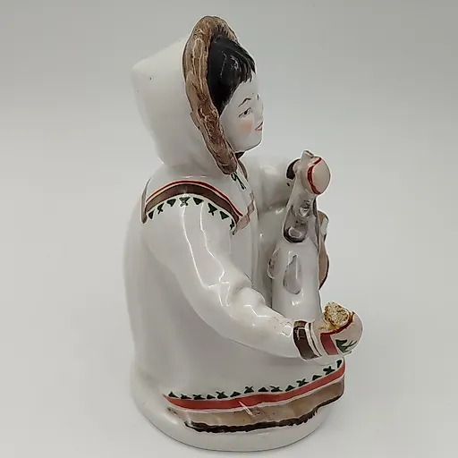 Фарфоровая статуэтка «Девочка-якутка с севрюгой», ЛФЗ, СССР, 1970-1980 - View 4