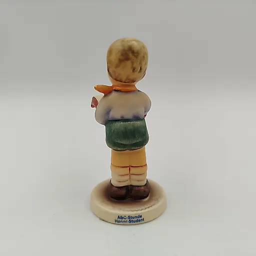 Фарфоровая статуэтка «Почетный студент» M.I. Hummel, Goebel, Германия - View 2