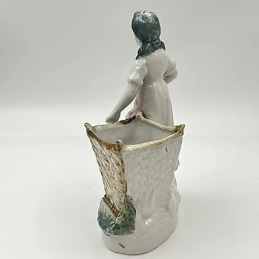 Фарфоровая статуэтка-салфетница «Юная цветочница», Европа, 1970-1990 - View 2