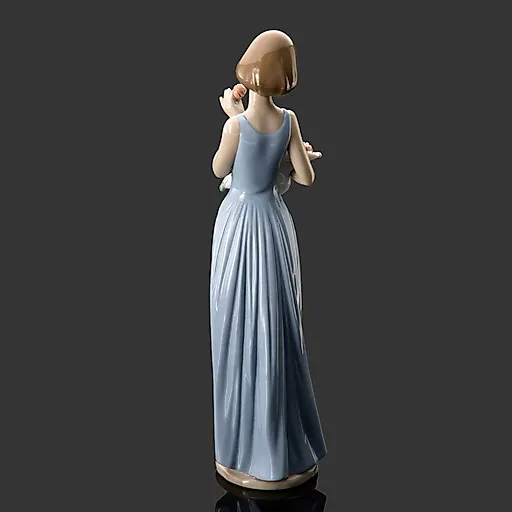 Фарфоровая статуэтка "Девушка с букетом цветов", NAO Porcelain, Испания, 1999 - View 2