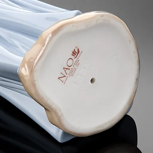 Фарфоровая статуэтка "Девушка с букетом цветов", NAO Porcelain, Испания, 1999 - View 4