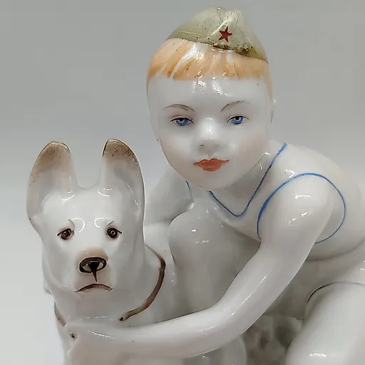Статуэтка из фарфора "Юный пограничник с собакой", ЛФЗ, СССР, 1960-е - View 2