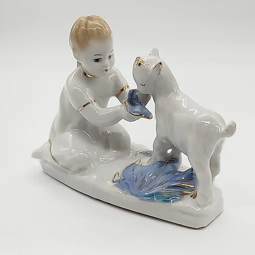 Фарфоровая статуэтка «Алёнушка с козленком» (Девочка с козленком), Л.П. Азарова, Турыгинский фарфоровый завод (Гжель), СССР, 1950-1970 гг. - View 2