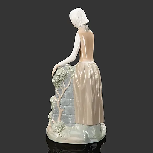 Фарфоровая статуэтка «Девушка у фонтана» Vicente Martinez, NAO Porcelain, Испания - View 6