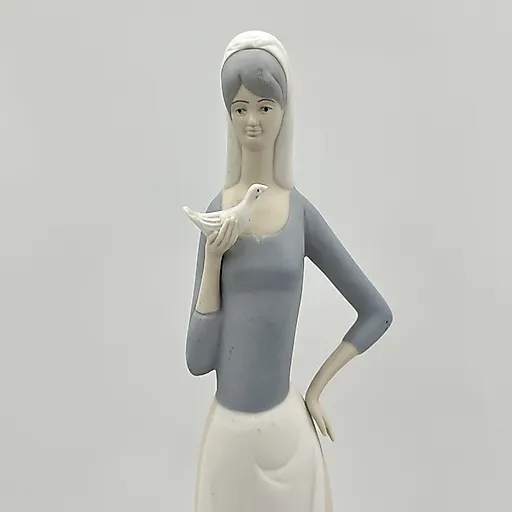 Фарфоровая статуэтка «Девушка с голубем» в стиле Lladro, Испания, 1970-1978 - View 2