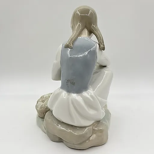 Фарфоровая статуэтка «Девочка, осматривающая ногу» в стиле Lladro, Испания, 1970-2000 - View 3