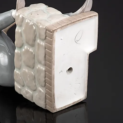 Фарфоровая статуэтка «Девушка с гитарой» от NAO Porcelain, Испания - View 4