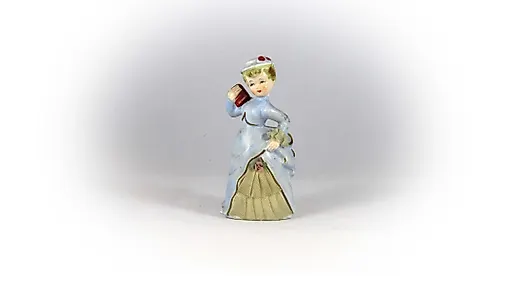 Девушка с книжкой