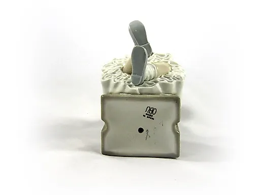 Девочка с букварем - View 3