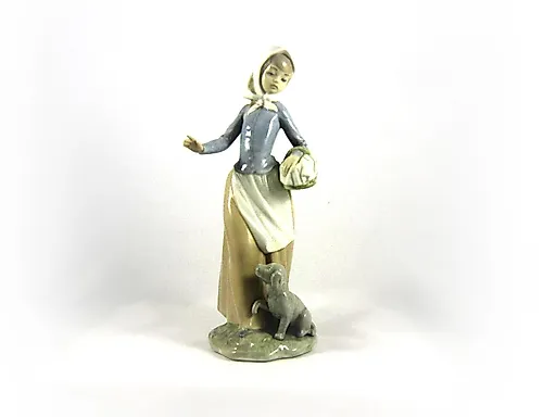 Девушка с щенком