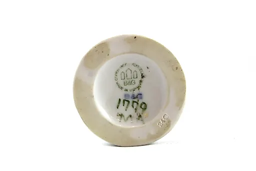 Девочка с котенком - View 3