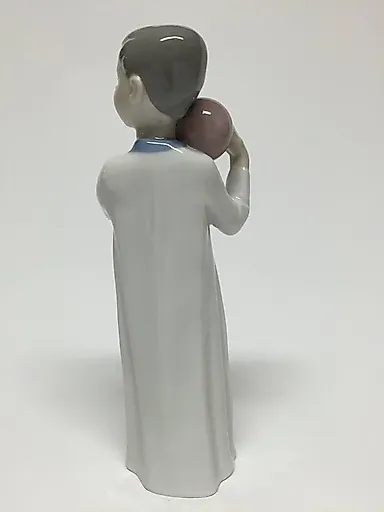 Мальчик с мячом - View 2