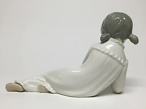 Молящаяся девочка - View 2