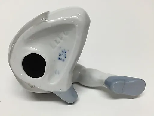 Мальчик с цыпленком - View 3