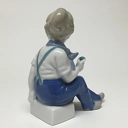 Мальчик с кошкой - View 2