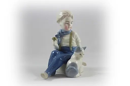 Девочка с котенком