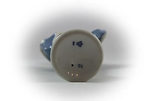 Девочка с цветами в подоле - View 3