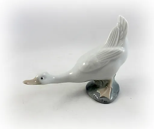 Любопытный гусёнок - View 2