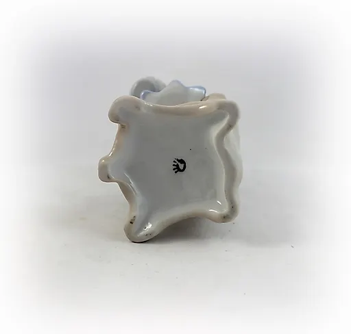 Девушка на сборе винограда - View 3