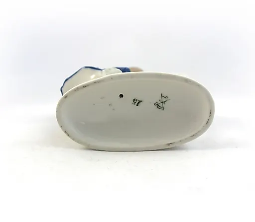 Девочка с овечкой - View 3