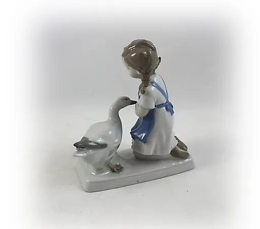 Девочка с гусем - View 2