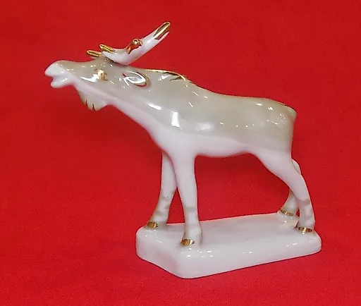 Олень фарфоровый