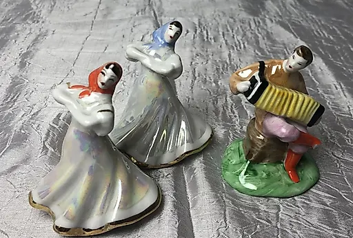 Фарфоровая статуэтка. Гармонист и плясуньи. Дулево. СССР
