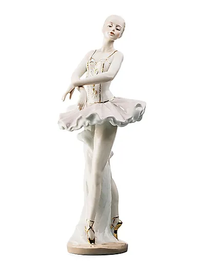 Фигурка балерины выполнена из жаропрочной керамики