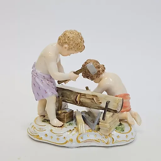 Статуэтка Амуры в роли плотников