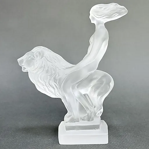 Статуэтка Девушка на льве в стиле Артдеко дизайн 1930г. Г. Хоффманн Чехия 21 в