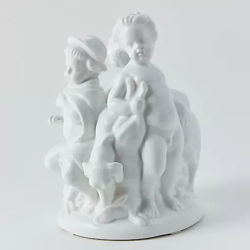 Старинная скульптурная группа "Осень и зима"