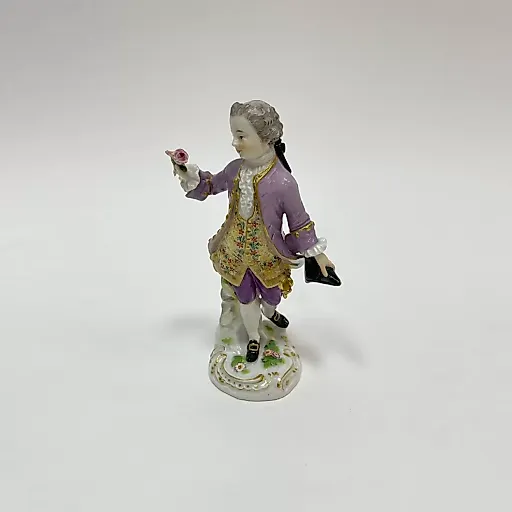 Статуэтка "Юноша в сиреневом камзоле" 1900е гг