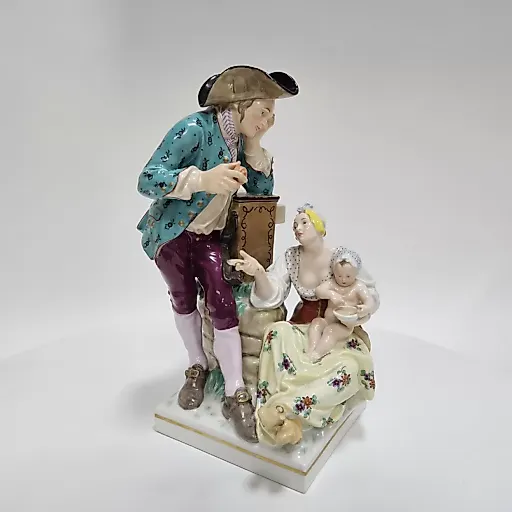 Статуэтка КПМ Аптекарь с микстурой и дама с младенцем