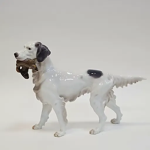Статуэтка охотничья собака с добычей птицей