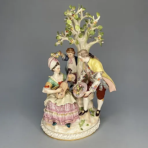 Скульптурная группа "Группа садовников у яблони" начало 20 в