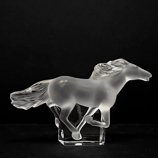 Скульптура "Конь" прозрачный