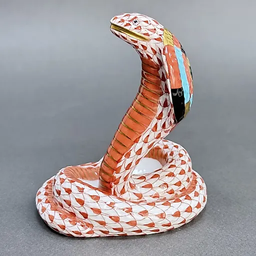 Фигурка фарфоровая Кобра лососевого цвета 1960-70 гг