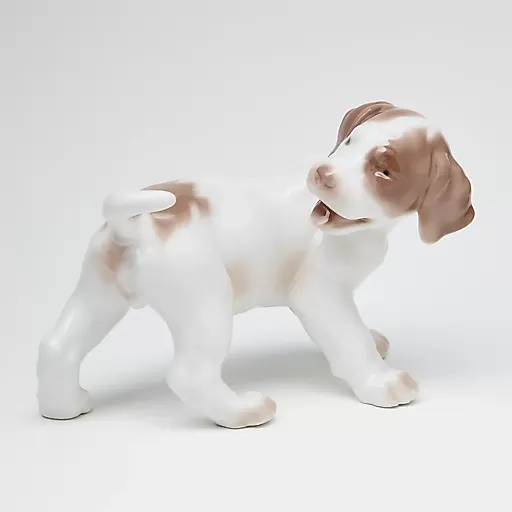 Фигурка "Поинтер гоняется за хвостом"