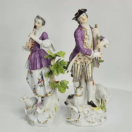 Парные скульптуры «Музицирующая пастушка с флейтой и пастух с волынкой»