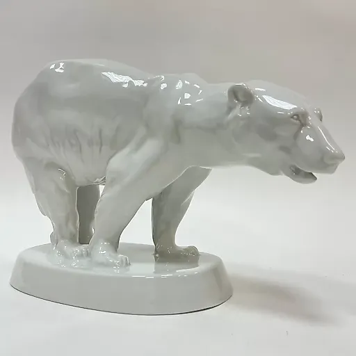 Фигурка Большой шагающий белый медведь