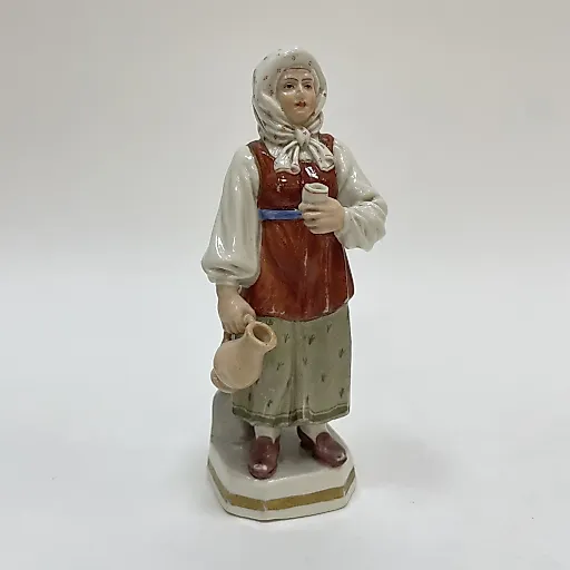 Статуэтка "Женщина с кувшином " 1810-30 гг мануфактура Ф.Я. Гарднера