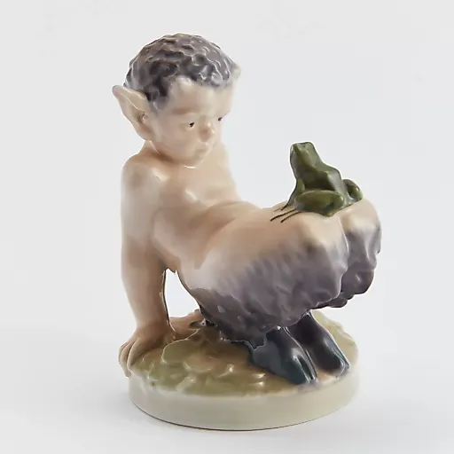 Статуэтка "Фавн с лягушкой"