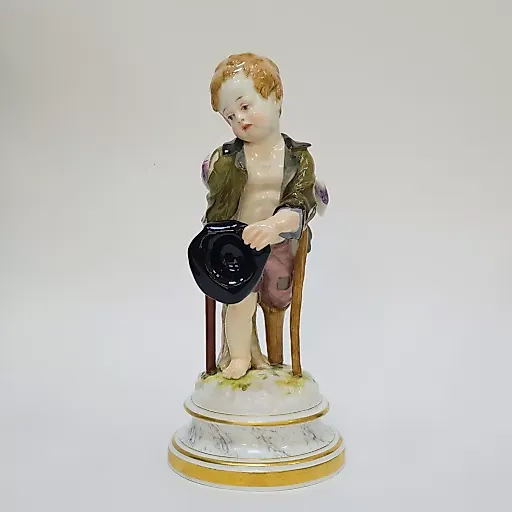 Фигурка Купидон в образе нищего модель Генриха Швабе 1830-1870 Германия.